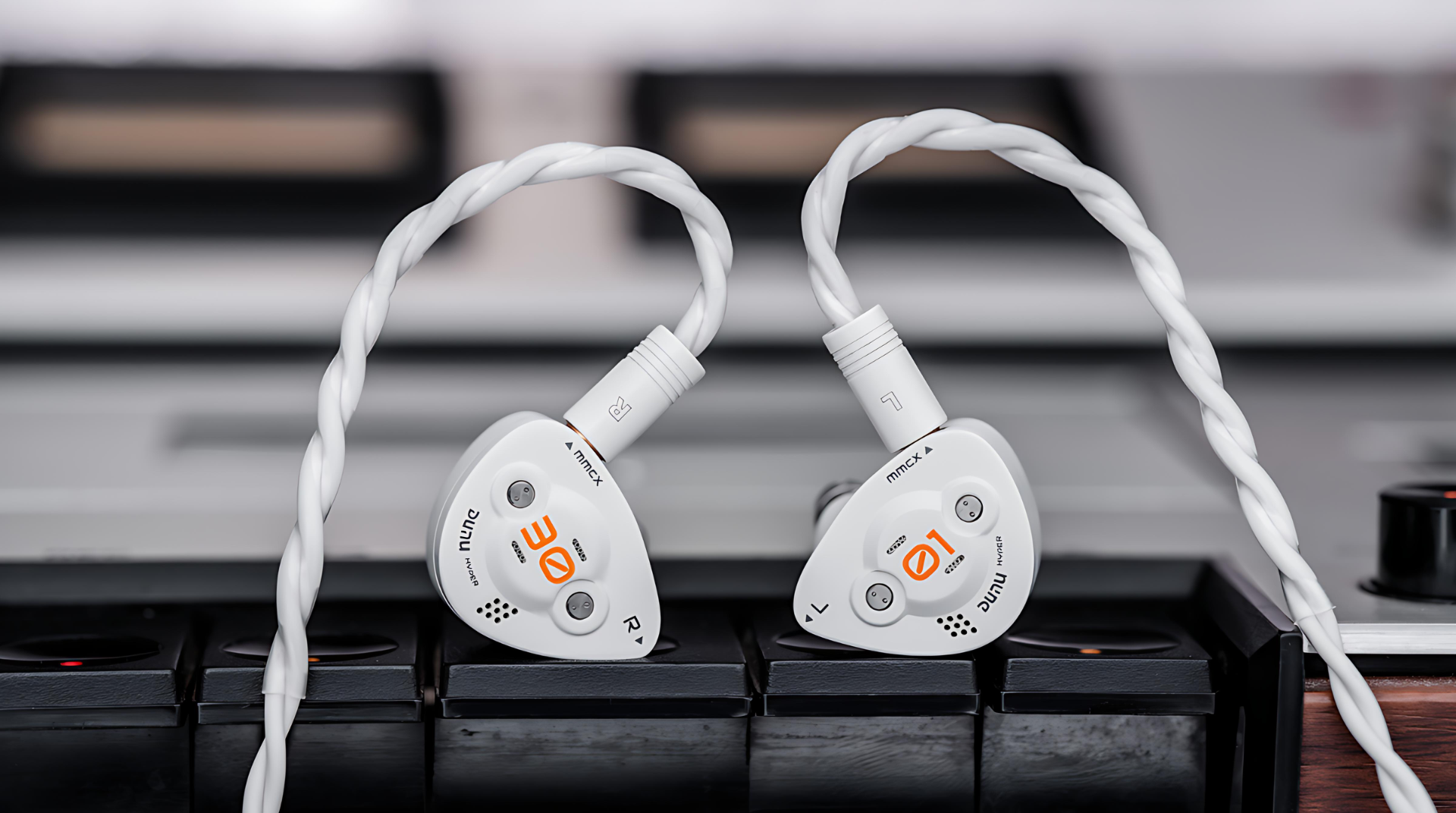 DUNU DK3001BD 9-Driver Tribrid IEM