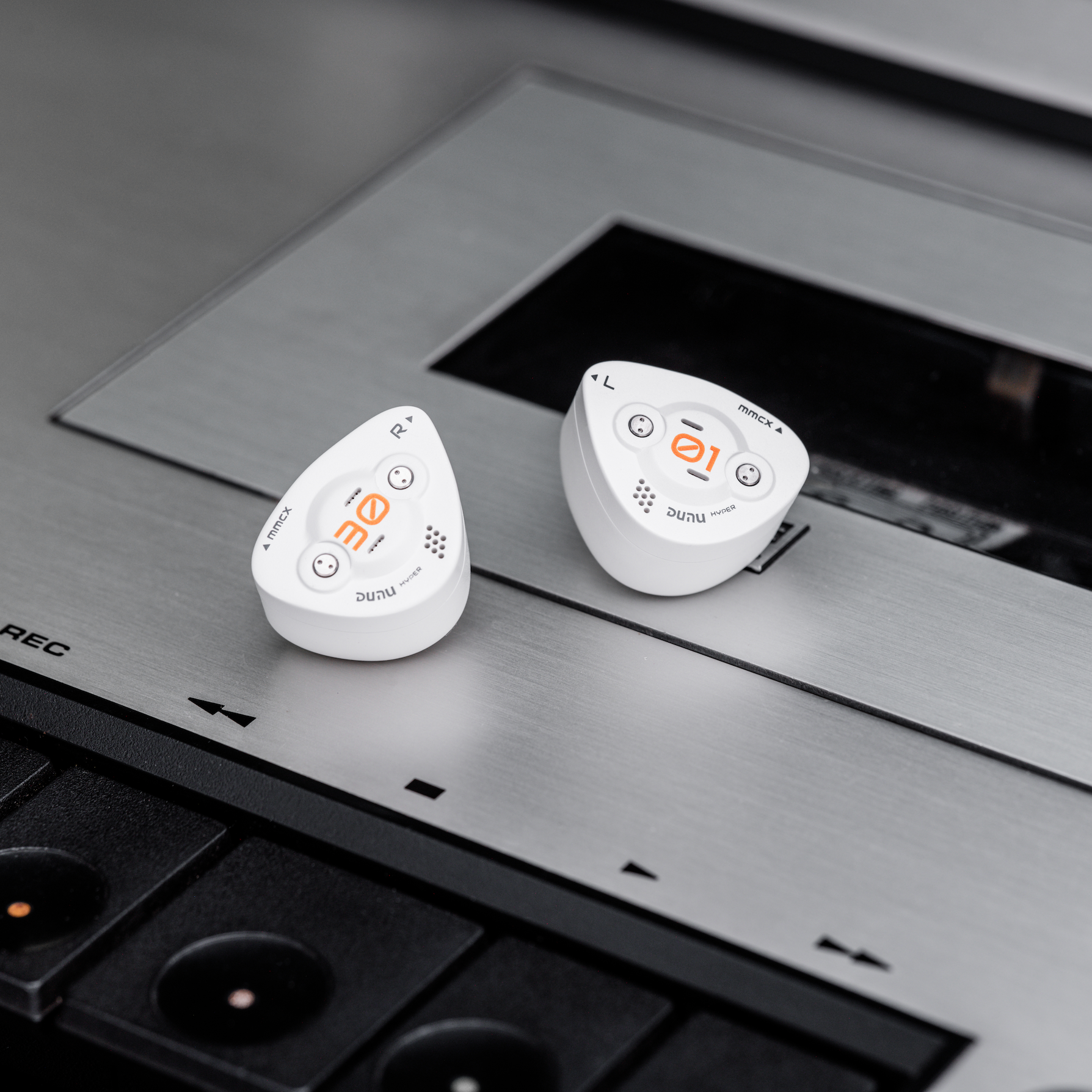 DUNU DK3001BD 9-Driver Tribrid IEM