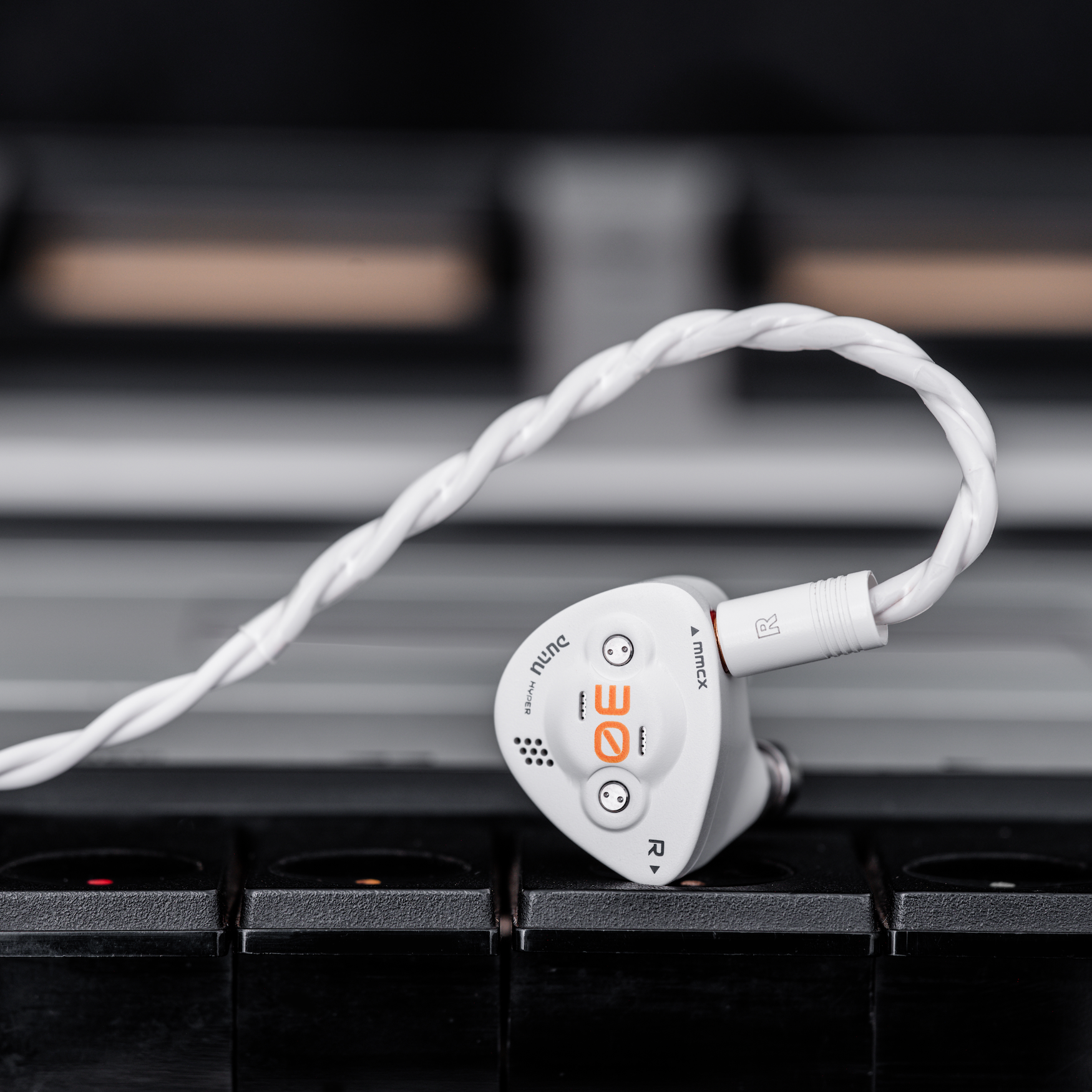 DUNU DK3001BD 9-Driver Tribrid IEM