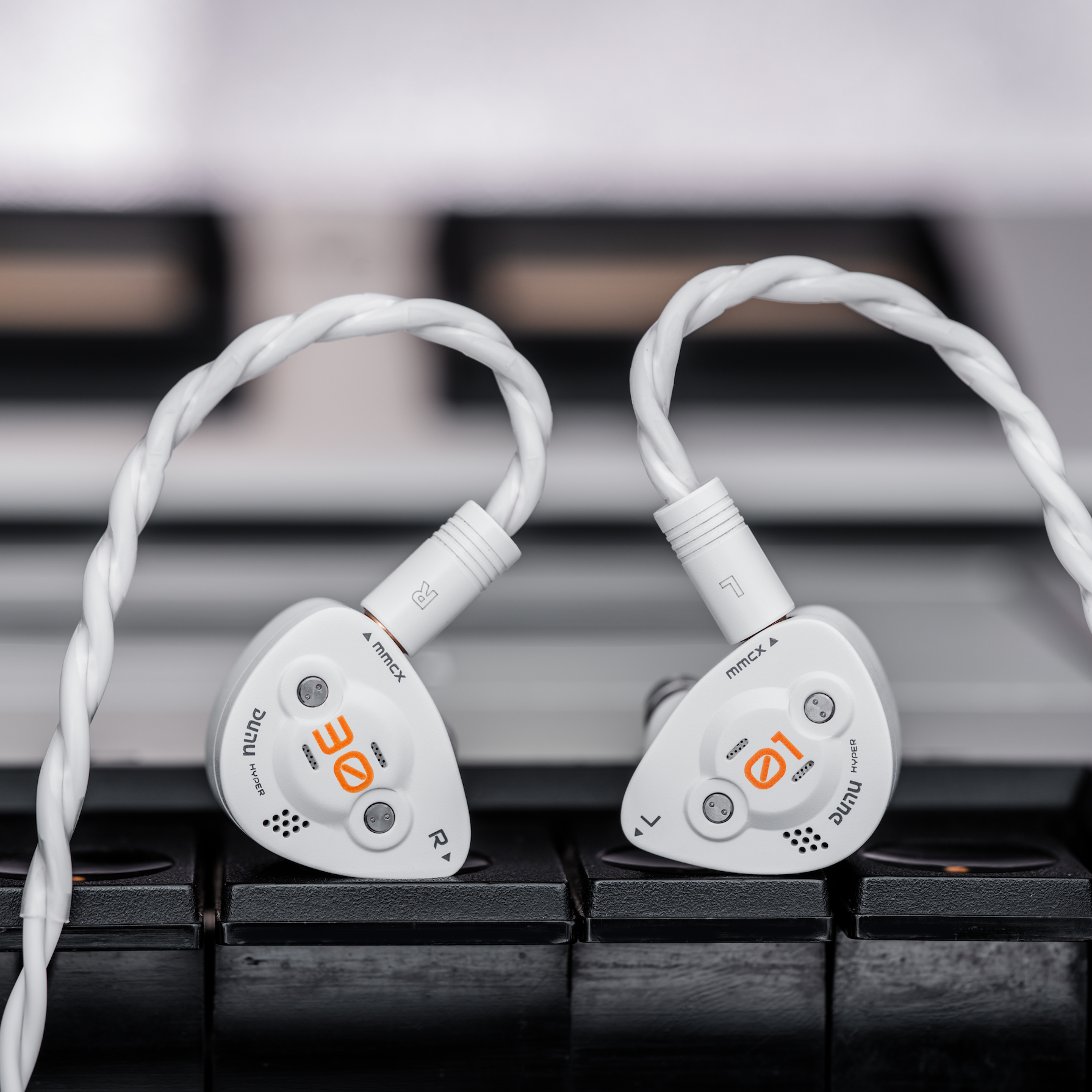 DUNU DK3001BD 9-Driver Tribrid IEM